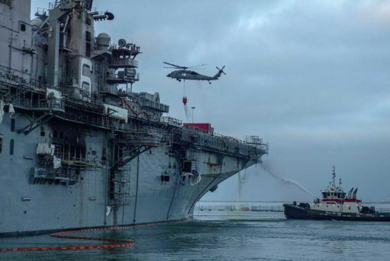 菲利普·索贝克|美国“准航母”燃烧两天致61伤 高官：未来24小时有望灭火