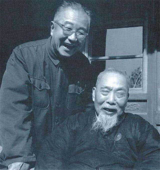 爱新觉罗·启功|字迹苍劲有力，百年难遇之人才，书界泰斗启功，一生是一本无字书