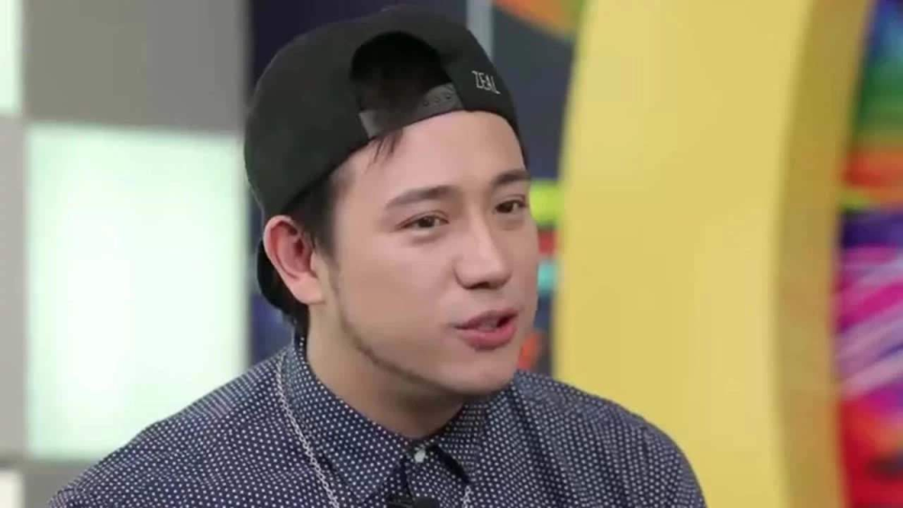 tvb小生|TVB小生两年得2子，曾被曝脚踩5条船，如今36岁浪子回头很幸福