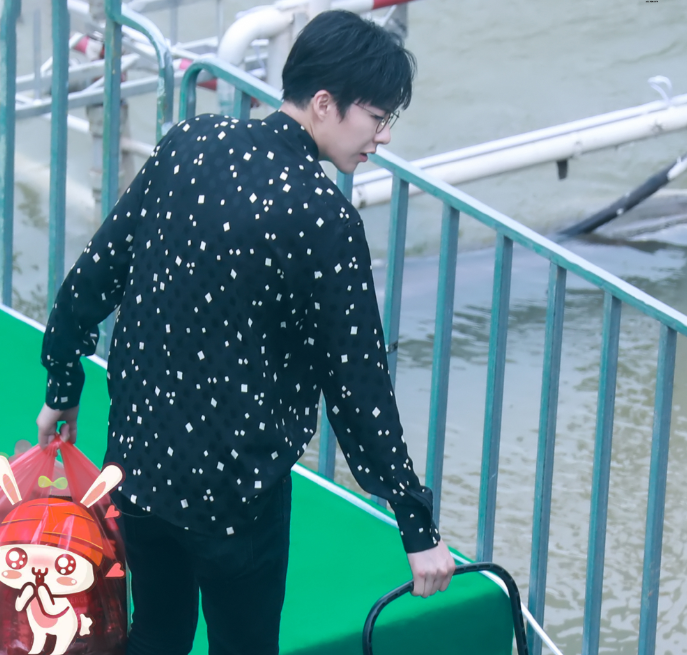 刘宇宁|赵丽颖《中餐厅》迎来好帮手，刘宇宁助阵先不说，见杨超越我爱了