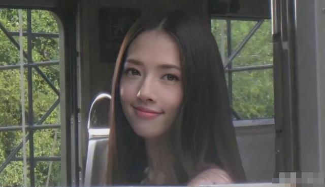 郭碧婷|孕妇郭碧婷剪利落短发留台待产，抱狗狗出镜脸上露久违笑容