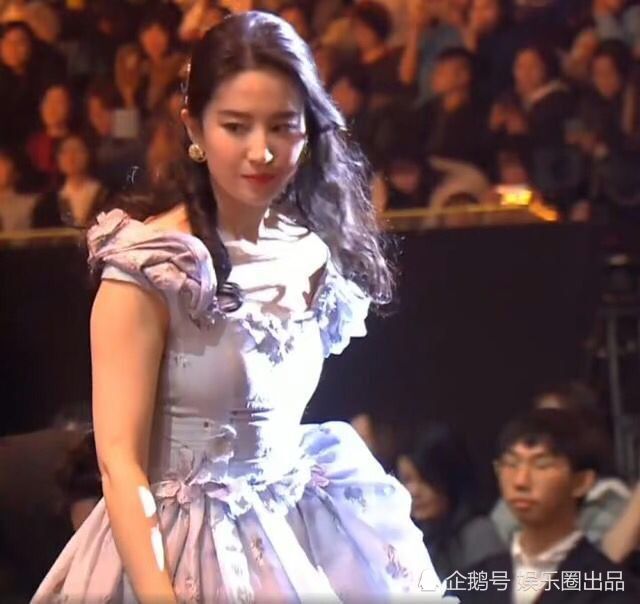刘亦菲|刘亦菲微胖时有多美？穿晚礼服曲线让人心动，看30遍都不过瘾