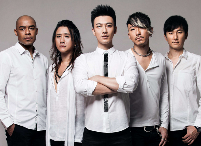 曾经很红,但主唱离开后就开始人气不在,一落千丈的6支华语乐队