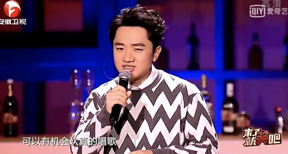 从工作室声明来看,王祖蓝穿黑白条纹针织衫参加的节目就是《来了就笑