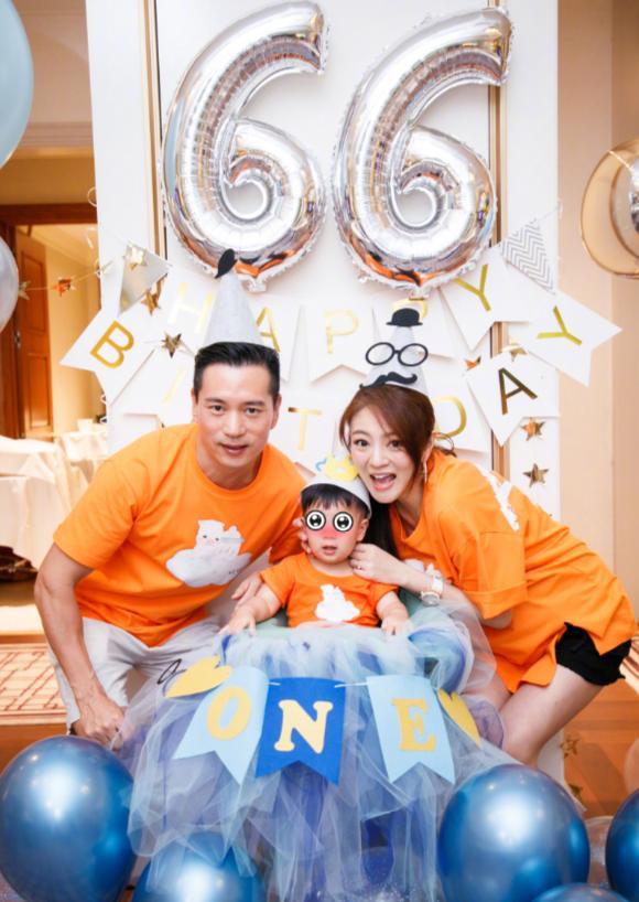 安以轩|40岁安以轩为大儿子庆生，肚大如箩却仍四肢纤细，孕期发量堪忧