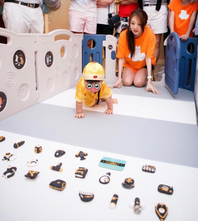 安以轩|40岁安以轩为大儿子庆生，肚大如箩却仍四肢纤细，孕期发量堪忧