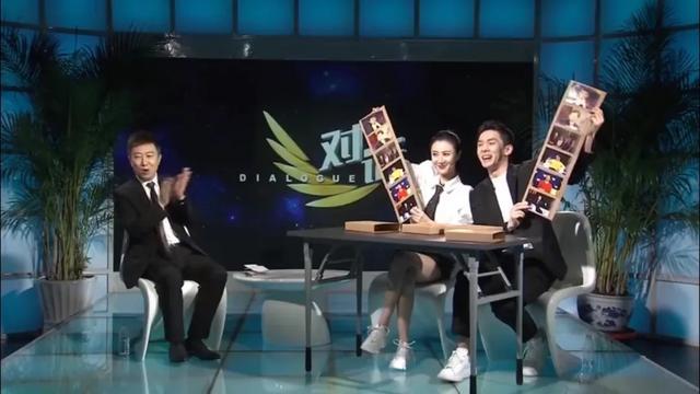 微博热搜|56次微博热搜、10个杂志封面，薇娅向左，李佳琦向右