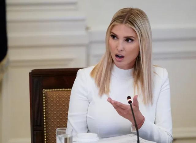 伊万卡·特朗普|伊万卡一袭白衣上线带货，满脸模特笑容，为力挺老爸企业免费宣传