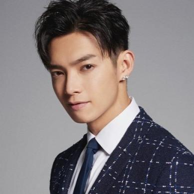 辰亦儒|39岁辰亦儒娶小8岁旺夫老婆，半年座驾翻三倍，还搬入5千万大楼