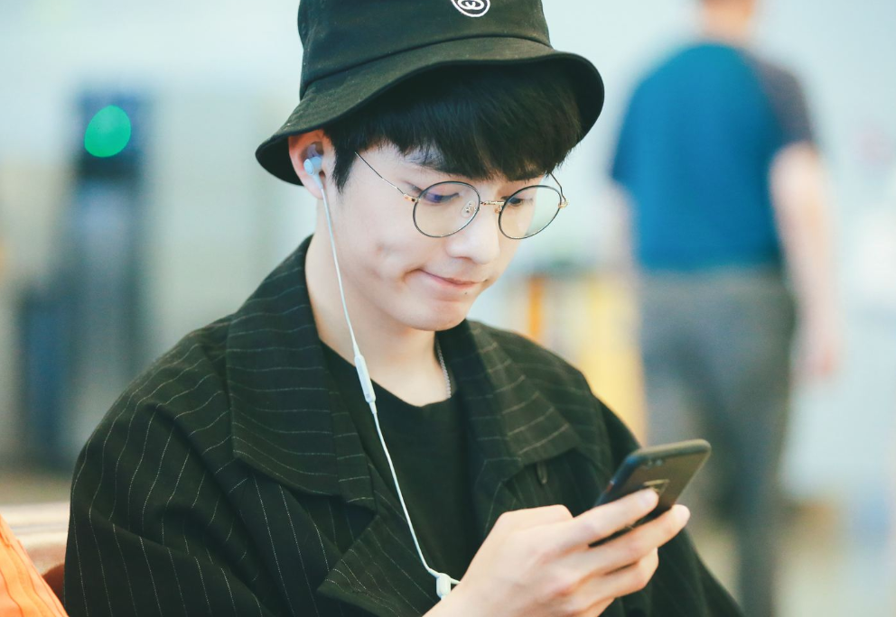 电视台|电视台节目再点评肖战粉丝之疯狂：构成了对大众审美的绑架