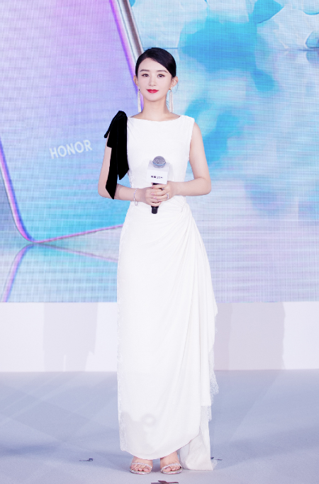 赵丽颖|赵丽颖产子后长变“筋肉腿”？穿短裤被偶遇，未P图太真实了