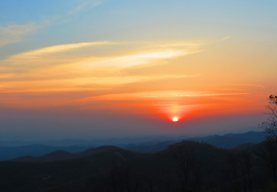 吕洞宾|历史上的吕洞宾写诗有多牛？用剑在雪地上写了首诗，流传1000多年
