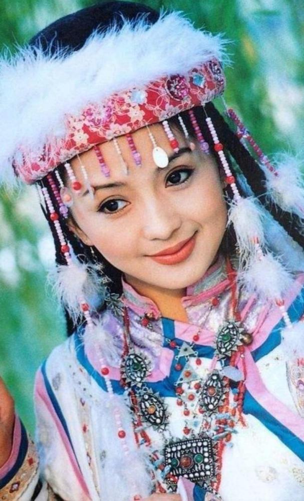 《还珠格格》的经典,所以剧中的演员也是分外受到关注,"香妃"这个在