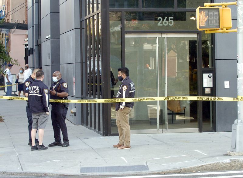 警察|美国警方一进门猛然看见一具破碎的尸体，尸体旁还放着一把电锯