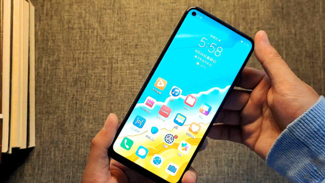 在麒麟820发布之后,联发科拿出了自家顶级的旗舰5g芯片天玑1000plus入