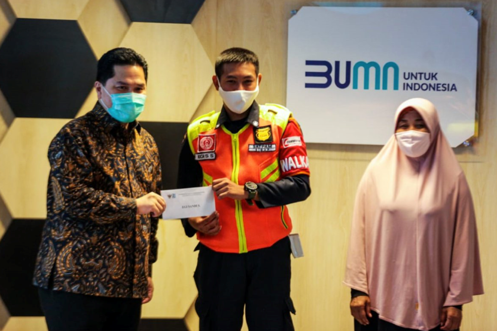 印尼|清洁工捡到5亿现金交公，获500万丰厚奖励和终身雇佣合同