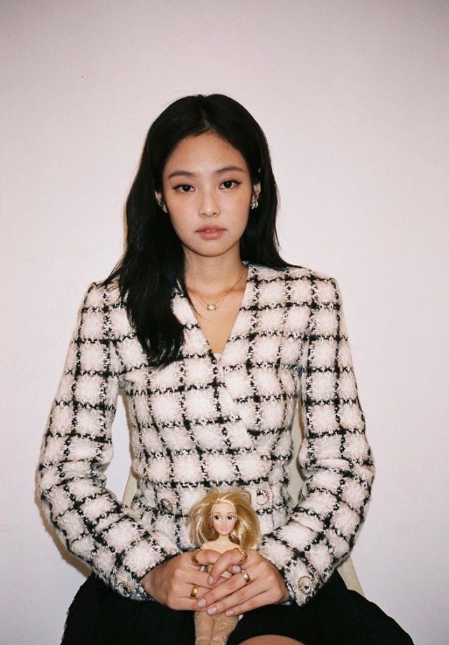 全球公认的"人间香奈儿"jennie,到底有多少香奈儿私服
