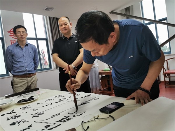 书法家王兆龙受邀指导国立酒业文化建设