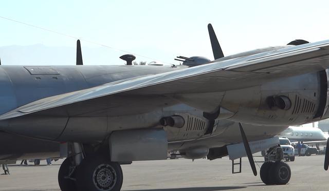 因为当时的轰炸机都安装有数量较多的炮塔,尤其像b29这种重型轰炸机