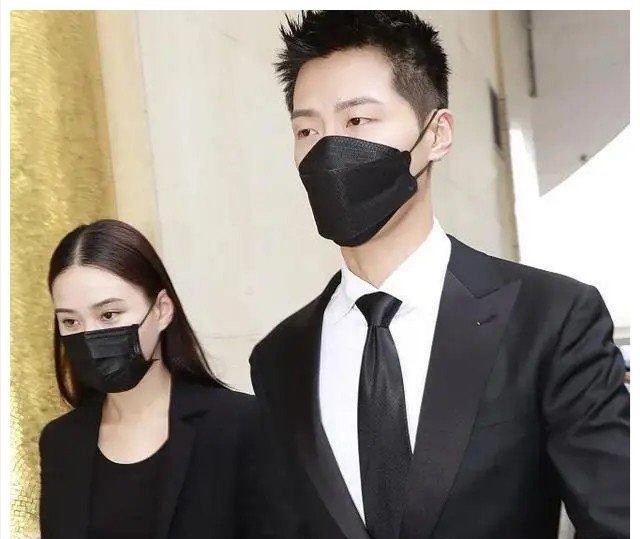 何超莲|做定赌王女婿？何超莲晒窦骁健身照，两人疑似同居