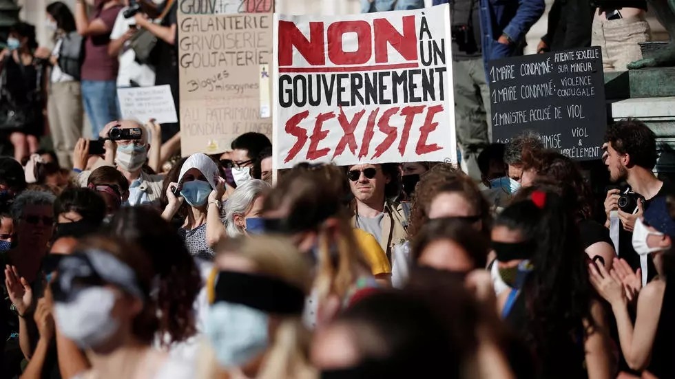 埃马纽埃尔·马克龙|内政部长被指涉嫌强奸，马克龙为其辩护：反对社交媒体审判