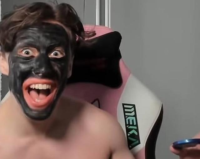 乔治·弗洛伊德|澳洲网红将脸涂黑后录制视频嘲笑美国黑人弗洛伊德，竟获粉丝打赏