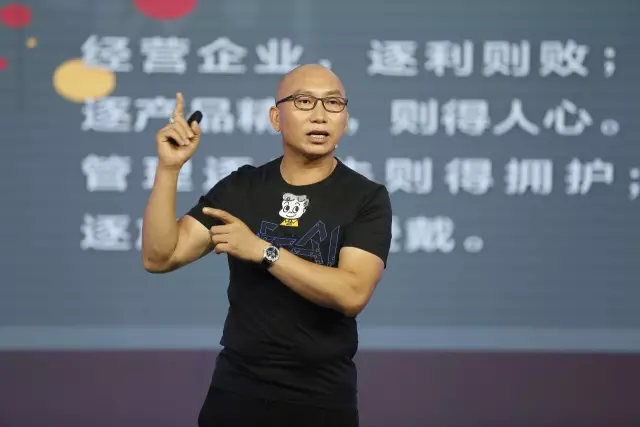 穷小子偷偷学艺超越周黑鸭,一年进账8个亿,收入是周黑鸭的2倍