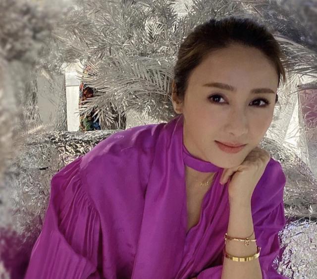 黎姿|黎姿当年有多美？张柏芝承认不如她，林心如周慧敏与她合影都黯然失色