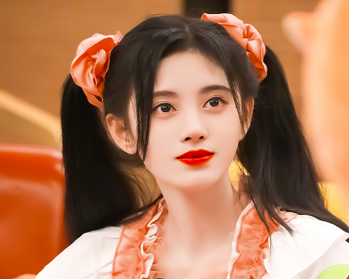 鞠婧祎没发缝之谜解开全靠假发片跟发际线粉真人脑门超大
