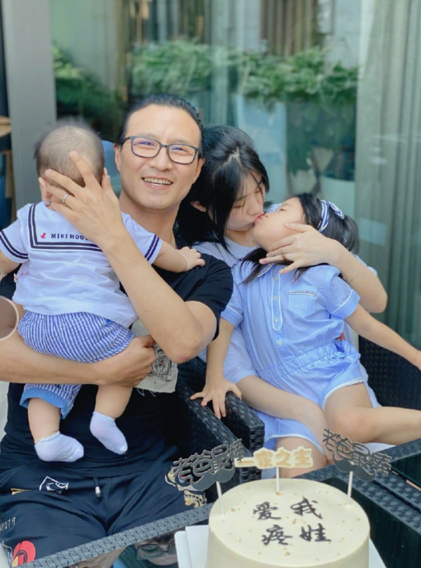 章子怡|章子怡过亿豪宅曝光：上下三层装修豪华，游泳池后花园应有尽有