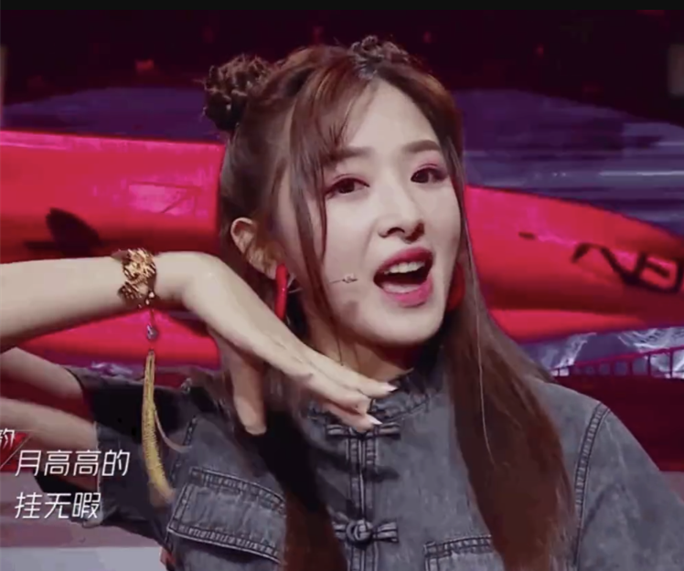 张含韵|“XX凭什么第一？”，公演票数总被质疑，“病态”的综艺文化