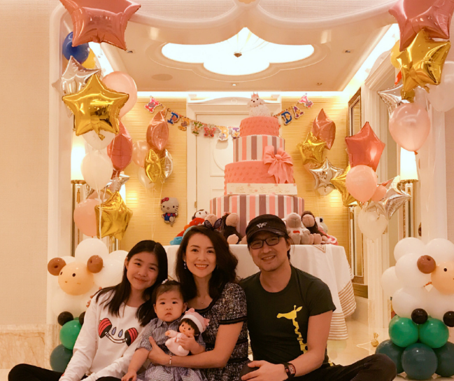 章子怡|章子怡过亿豪宅曝光：上下三层装修豪华，游泳池后花园应有尽有