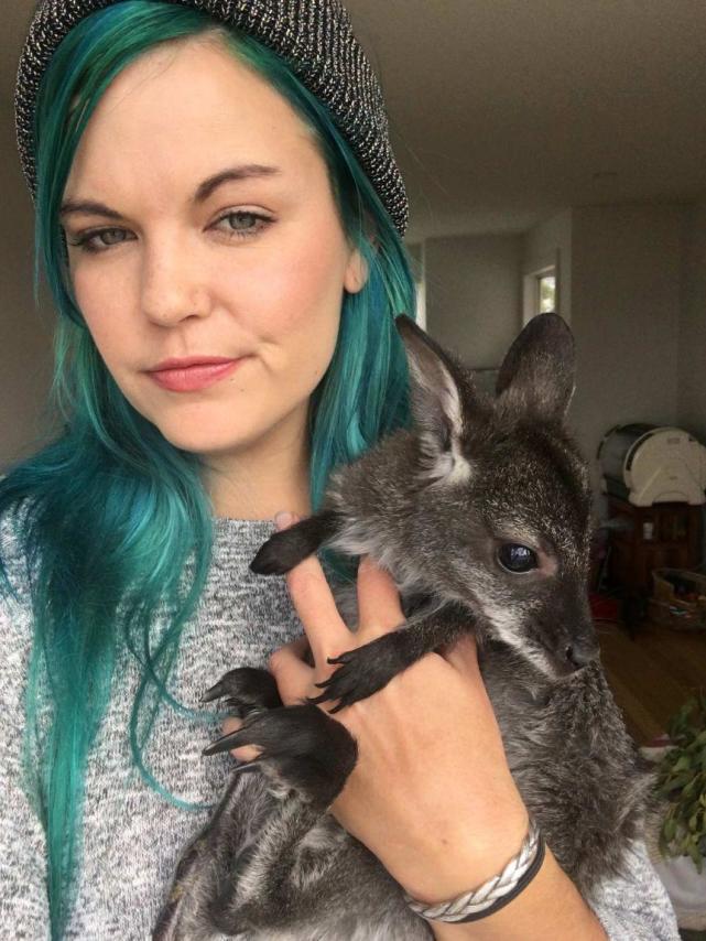 澳洲女孩与上百蝙蝠同居一室它们其实很可爱