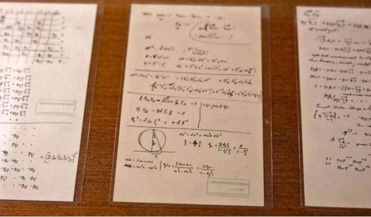 爱因斯坦|爱因斯坦真的是为了世界和平，而亲手烧掉了自己的手稿吗？