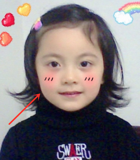 主要是赵今麦小时候的鼻梁实在是太塌了,从她的鼻孔就可以看出来,很