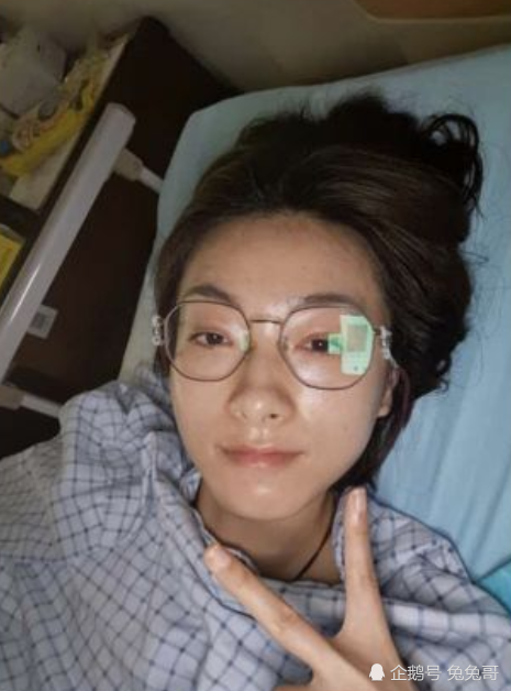 万茜|万茜真是面面俱到，躺病床上都不忘感谢李佳琦，被对方暖心提醒