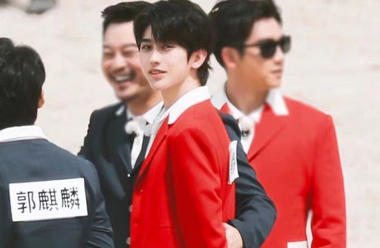 王境泽|蔡徐坤魅力有多大？“真香本人”王境泽奔赴前线只为追蔡徐坤！