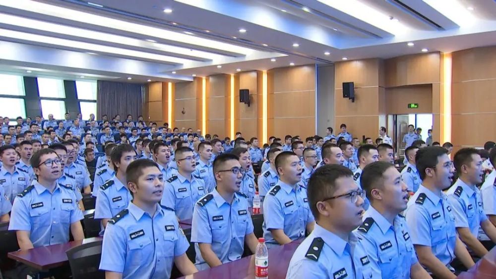 杭州辅警可转事业编了工资年薪制今天这场仪式信息量很大