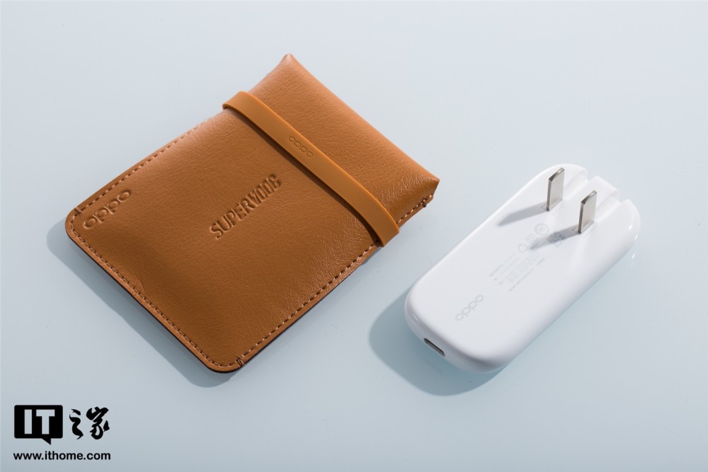 oppo50w超闪饼干充电器图赏圆润精致超级迷你