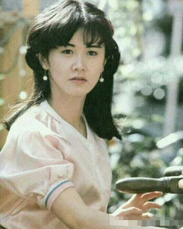 改编的歌手就是玉置浩二,他被称为是日本音乐的教父,香港乐坛的奶娘