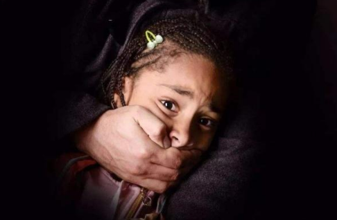 印度_社会|17岁女孩遭侵犯后怀孕，父亲为“维护家族荣誉”将其勒死