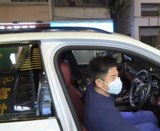 郭富城|郭富城罕见现身，开豪车做按摩，小22岁娇妻却只能地铁上班？
