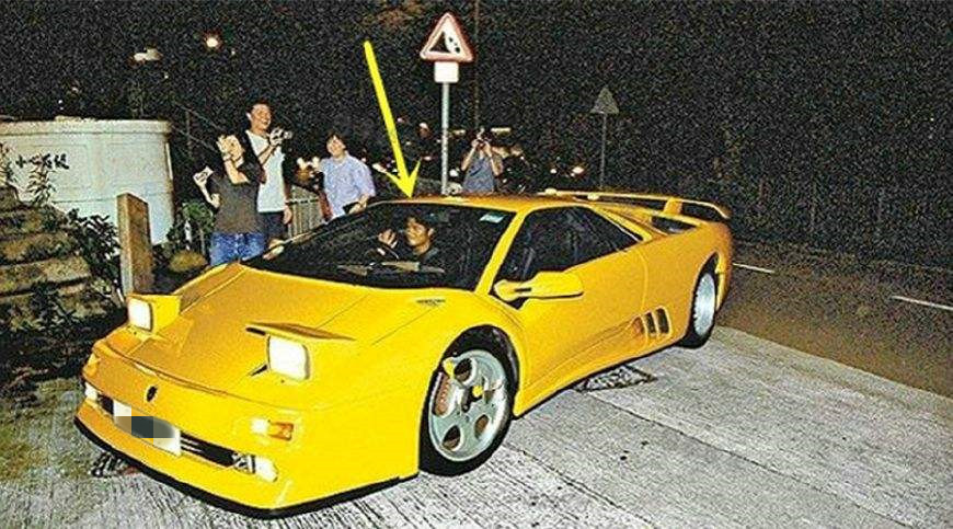 郭富城|郭富城罕见现身，开豪车做按摩，小22岁娇妻却只能地铁上班？