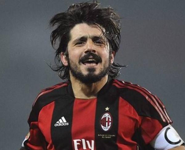 当年风格粗犷的加图索,为什么能在技术型的队友身边踢球?