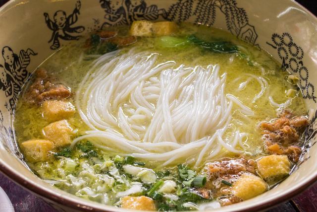 过桥米线传统的米线相思不断你也要经典生香吃过难以忘怀