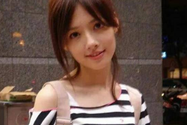 郭碧婷|郭碧婷早年旧照走红！单纯青涩面露自信，网友：难怪向太待见她！