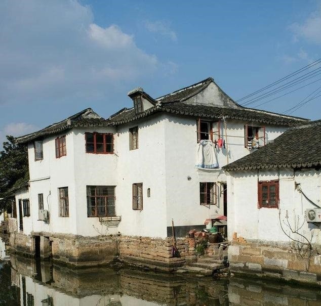 金泽古镇,位于上海市青浦区西南部,是上海版图上最西南的一个镇.