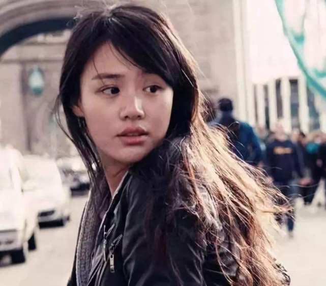 在很小的时候,马思纯就参演了《大宅门》,与陈宝国和斯琴高娃这样的老