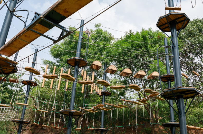 从丛林探险主题,冰雪运动主题,车类运动主题和儿童探索主题出发,这里