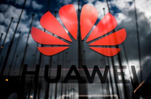 英国_时政|英国“翻脸”禁华为，背后露出谁的脸？